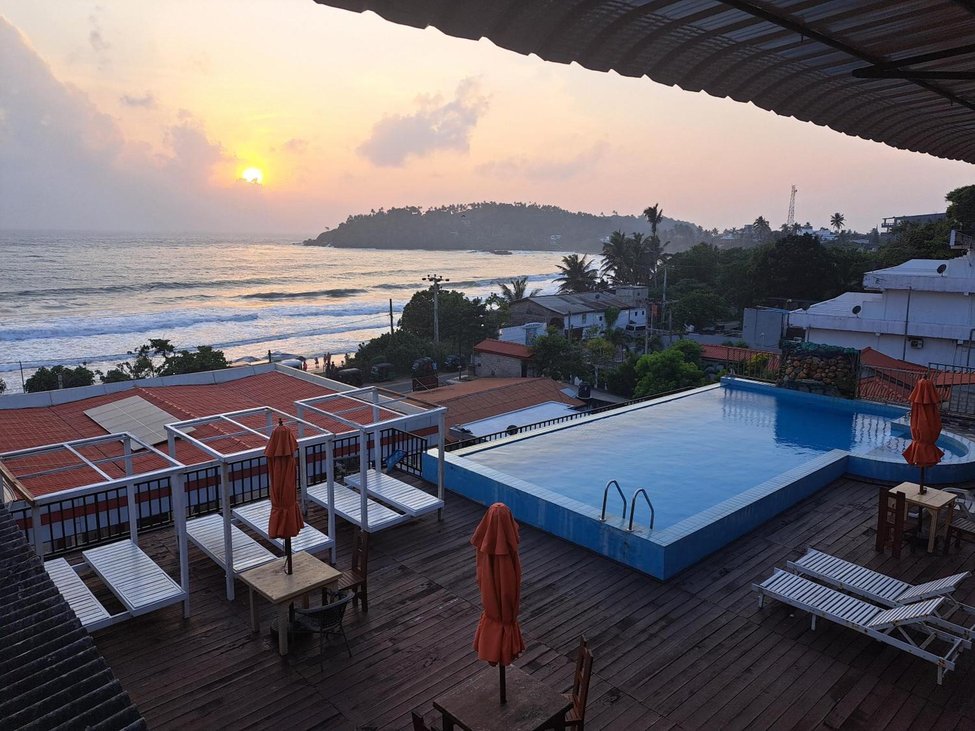One World Mirissa Hotel Exterior photo